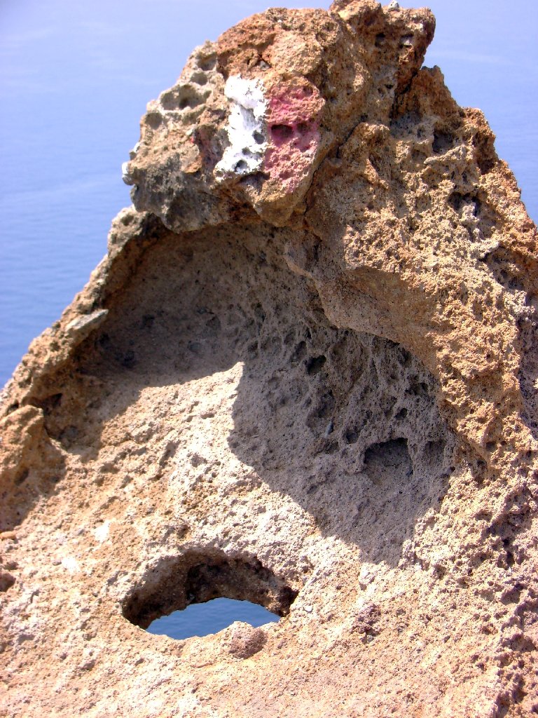 Bizarre Felsen beim Abstieg von der Punta Corvo
