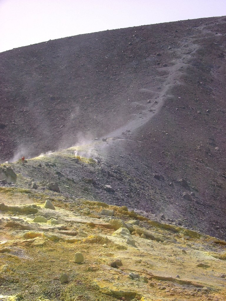 Aufstieg zum Kraterrand