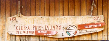 Eingang zum Rifugio Marini auf dem Piano Battaglia